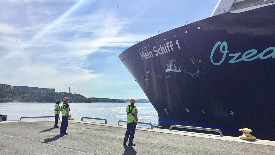 Mein Schiff 1 och Stockholms Hamnar personal